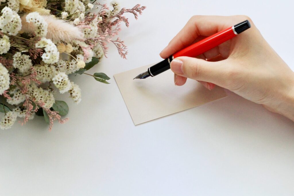 出産祝いのメッセージを書くときのポイントと文例集を紹介