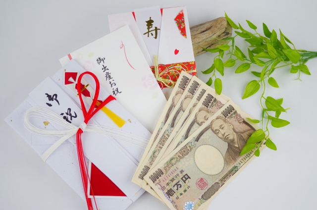 親から15万の出産祝いをもらった際のお返し相場