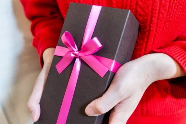 彼氏のお母さんに誕生日プレゼント渡す際のマナー