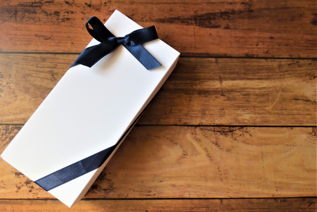 上司へ贈り物をするときのマナー|喜ばれるおすすめギフトも合わせて紹介