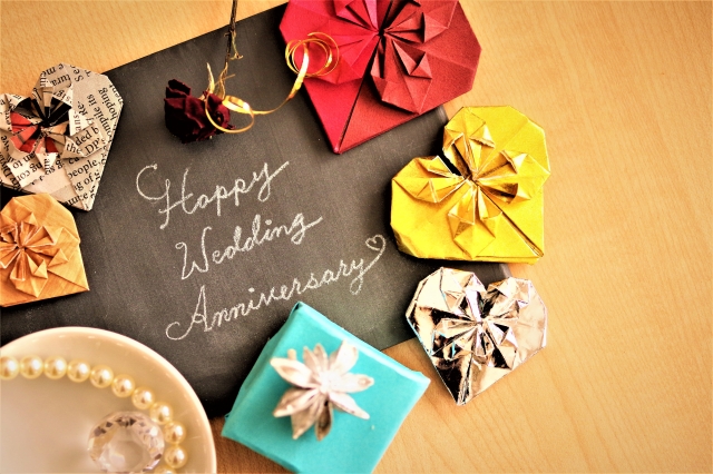銀婚式のギフトは何を贈ればいいの？おすすめギフトを紹介