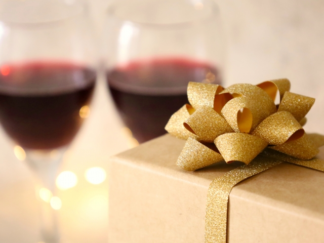 【金婚式おすすめギフト】両親へ想いを伝えよう|喜ばれるギフトも紹介